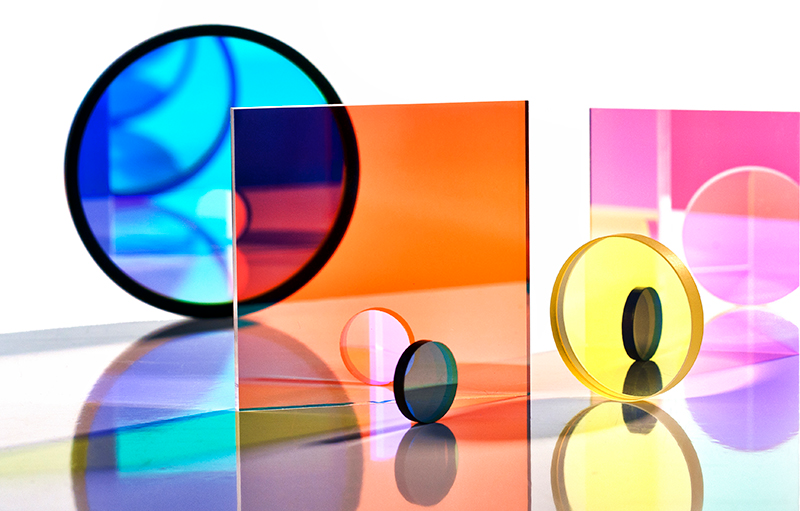 According to the spectral characteristics, what kinds of filters can be divided into?