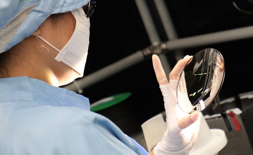  the advantages of lens coating